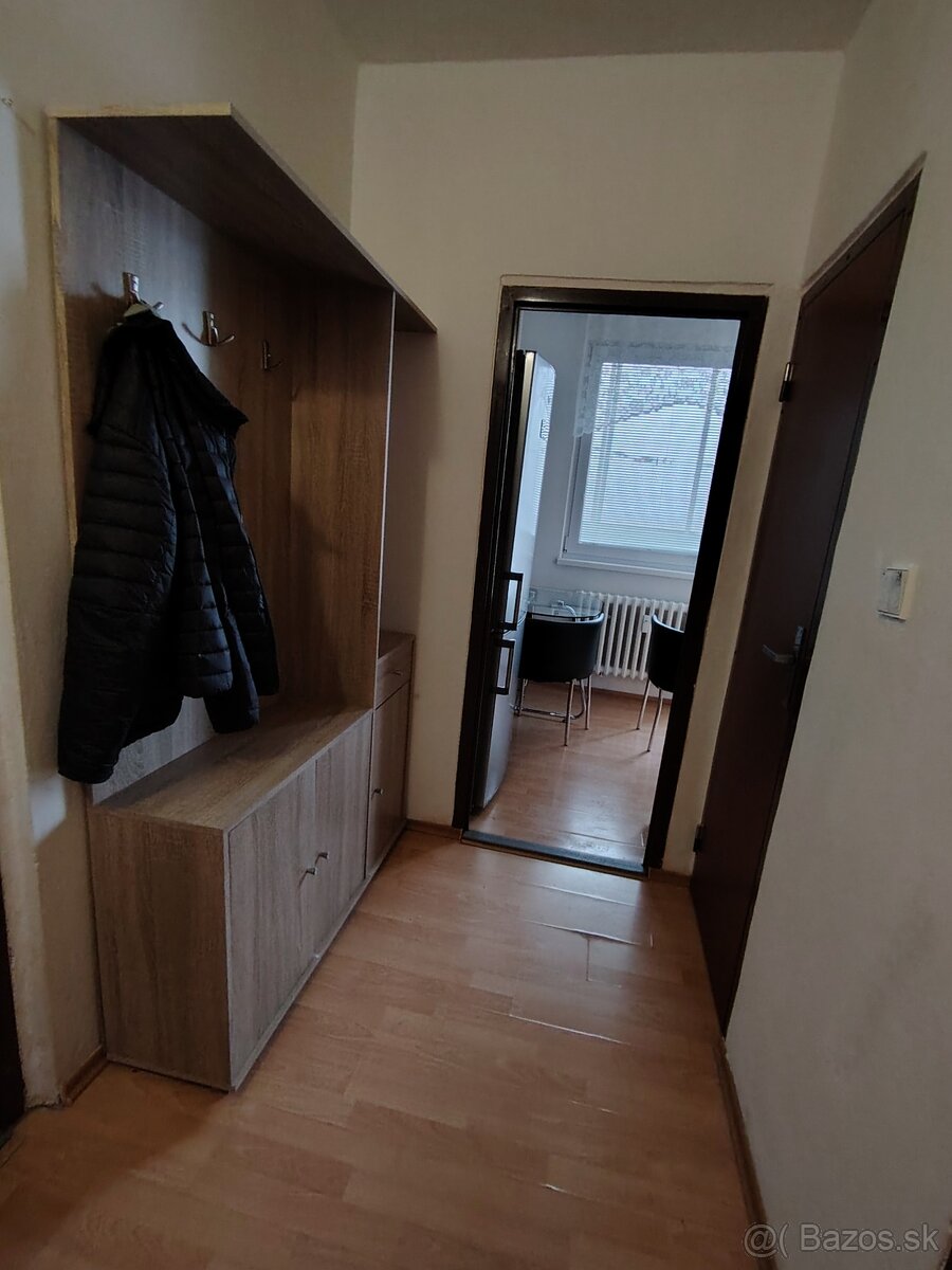 Prenajmem väčší 2-izbový komplet zariadený byt - 12