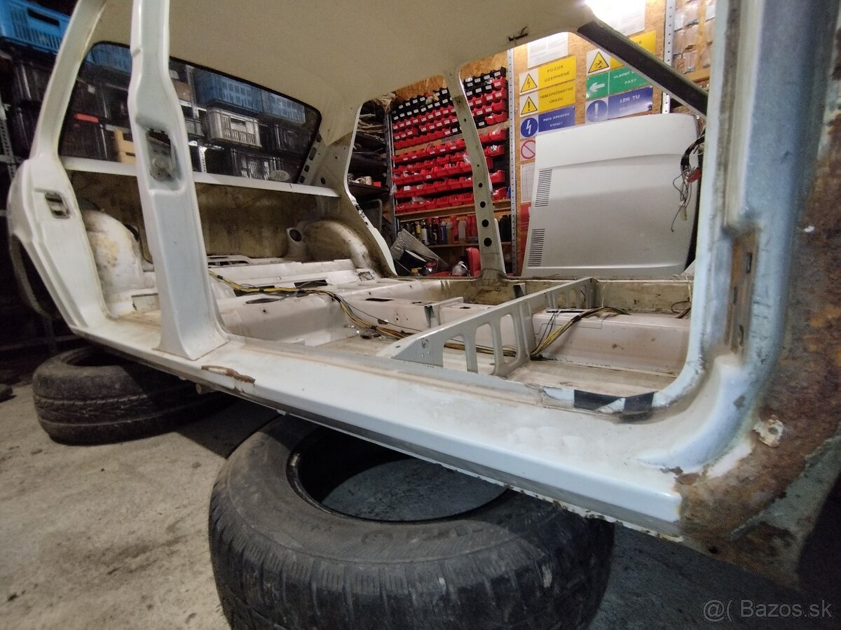 Karoséria Škoda 120 - 12