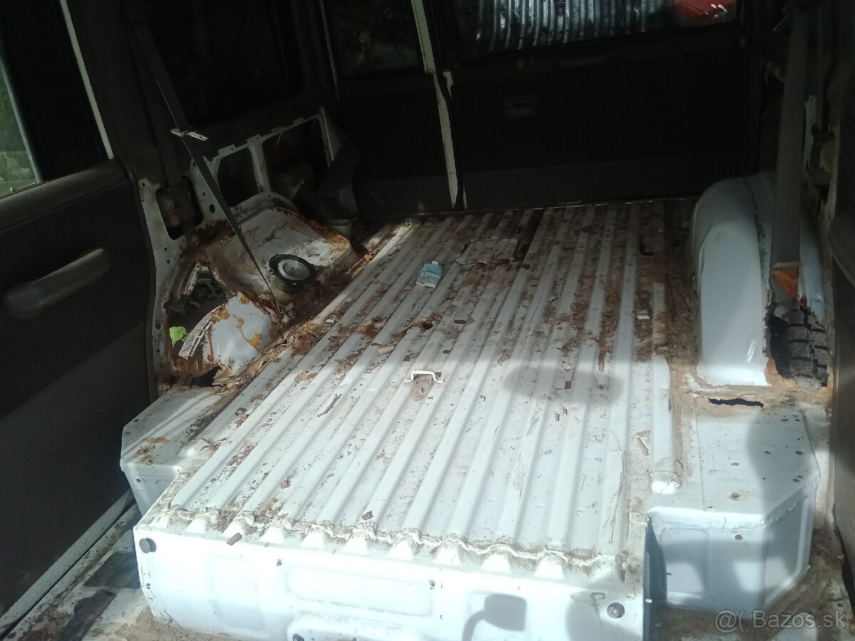 Predám dva isuzu trooper 2.3 diesel - 12