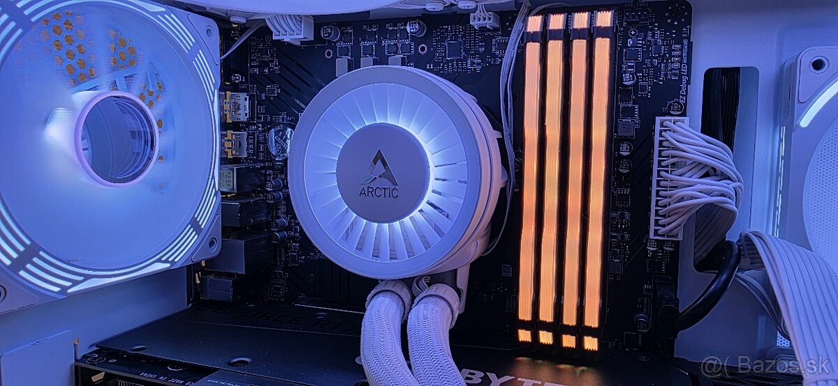 Intel i7 13700K, 32GB Ram, NVME 2TB, RTX 3080 10GB - 12