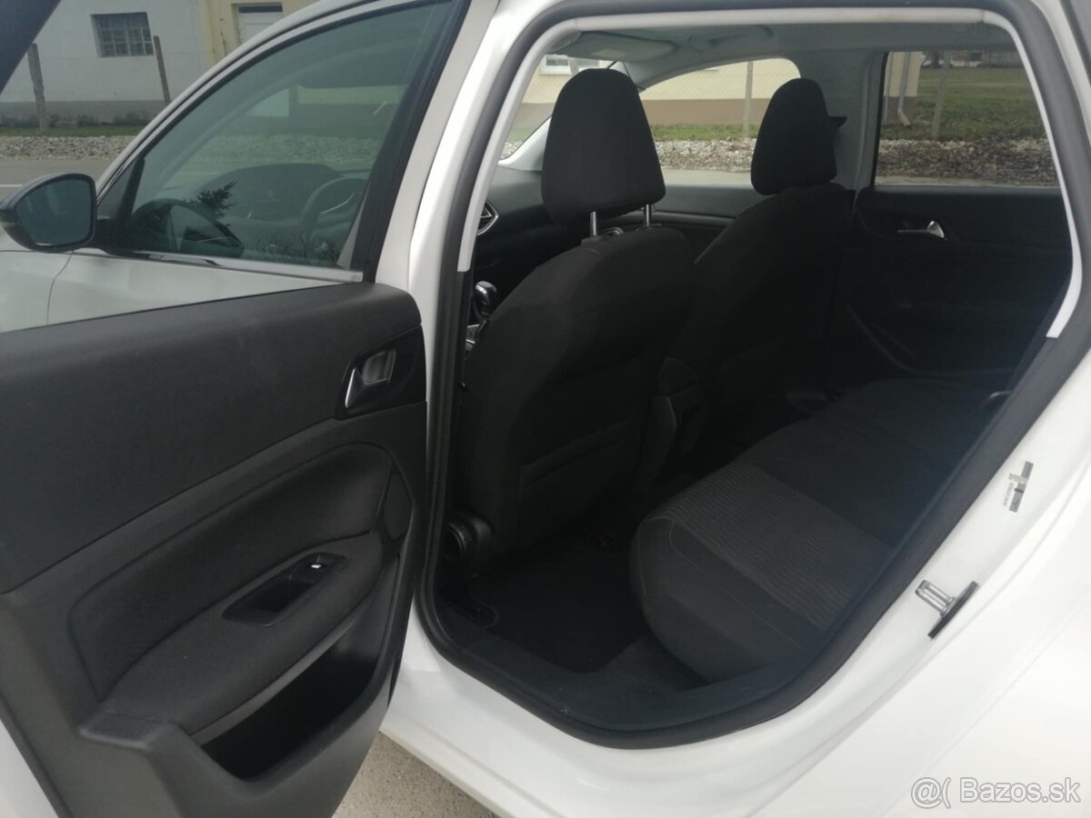 Peugeot 308 SW 1.2 e-THP - 12