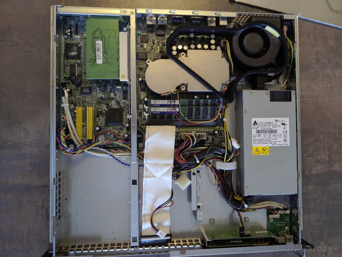Predám server MSI MS-9211 - 12