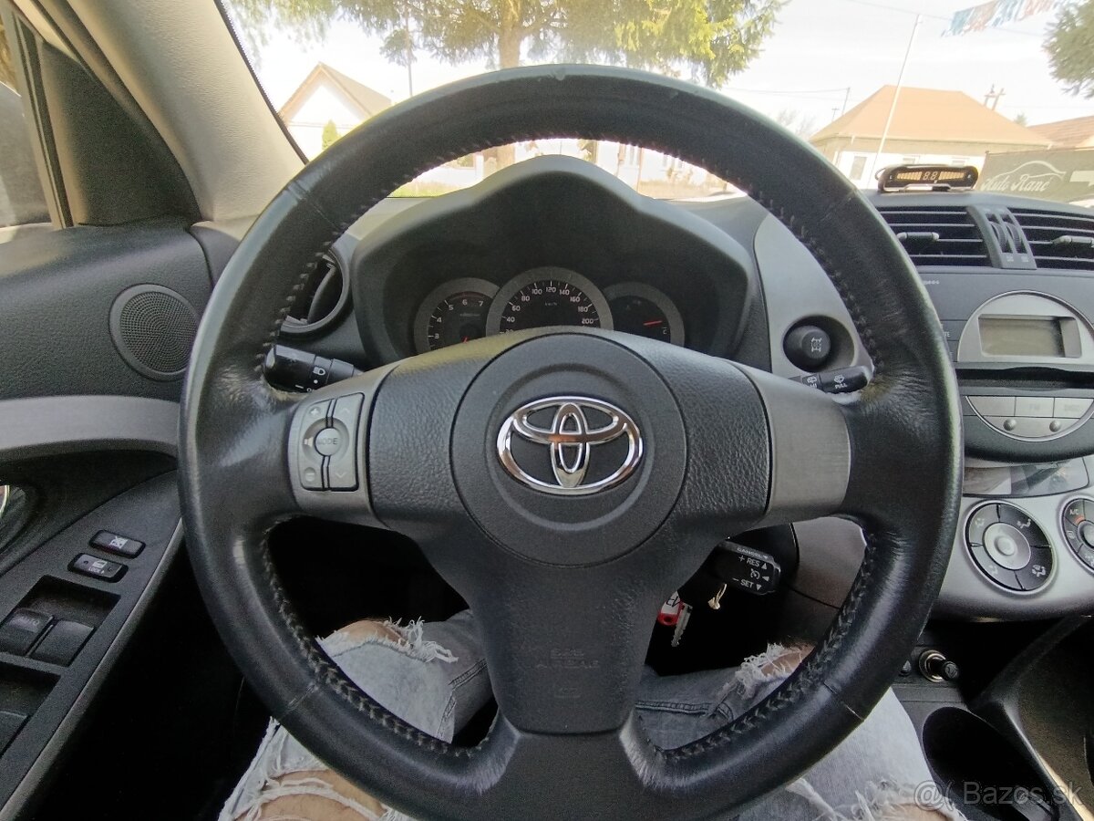 Toyota RAV4 2.2D 4WD 100kW/136PS, 4×4, M6 - 12