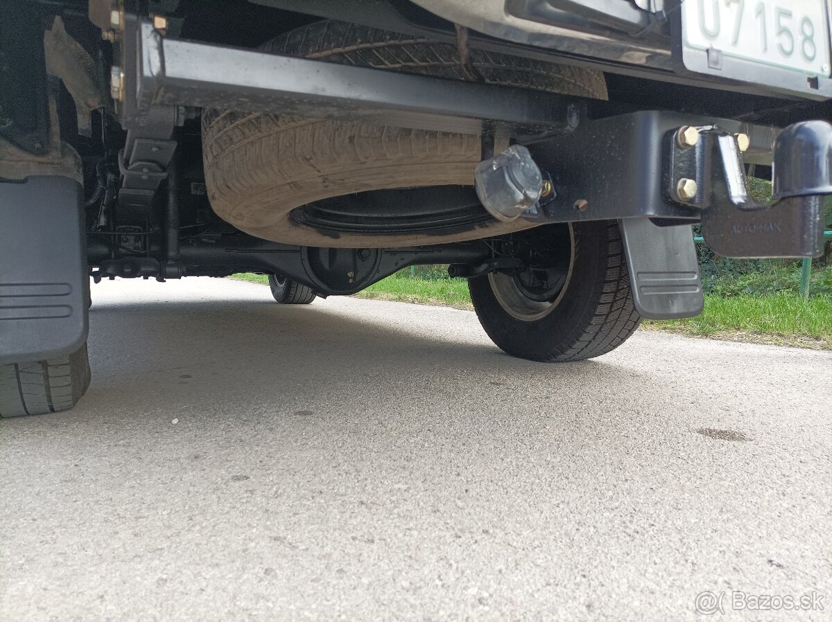 toyota Hilux 3.0 4x4 manuál - 12