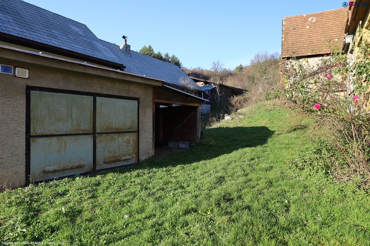 Rodinný dom s rozľahlým pozemkom 2.131 m2. v nádhernom prost - 12