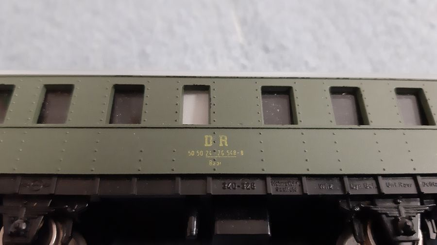 Vláčiky - dva osobné vozne H0 - 12