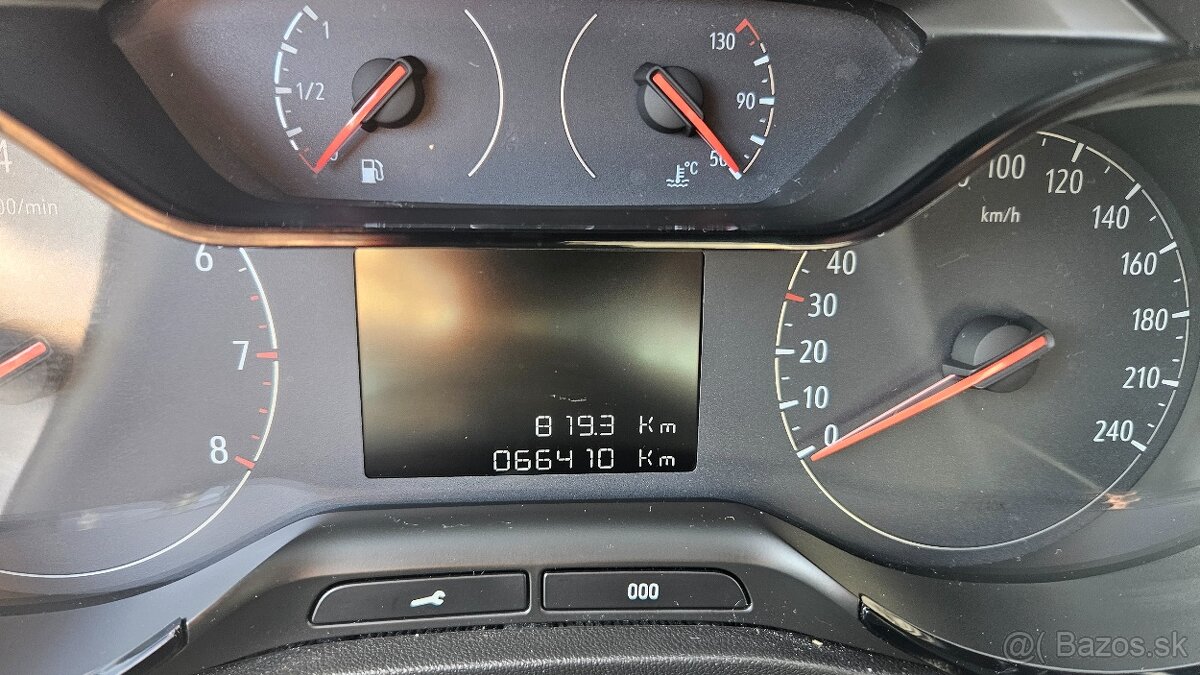 Opel Crossland X 1.2 81KW - 12