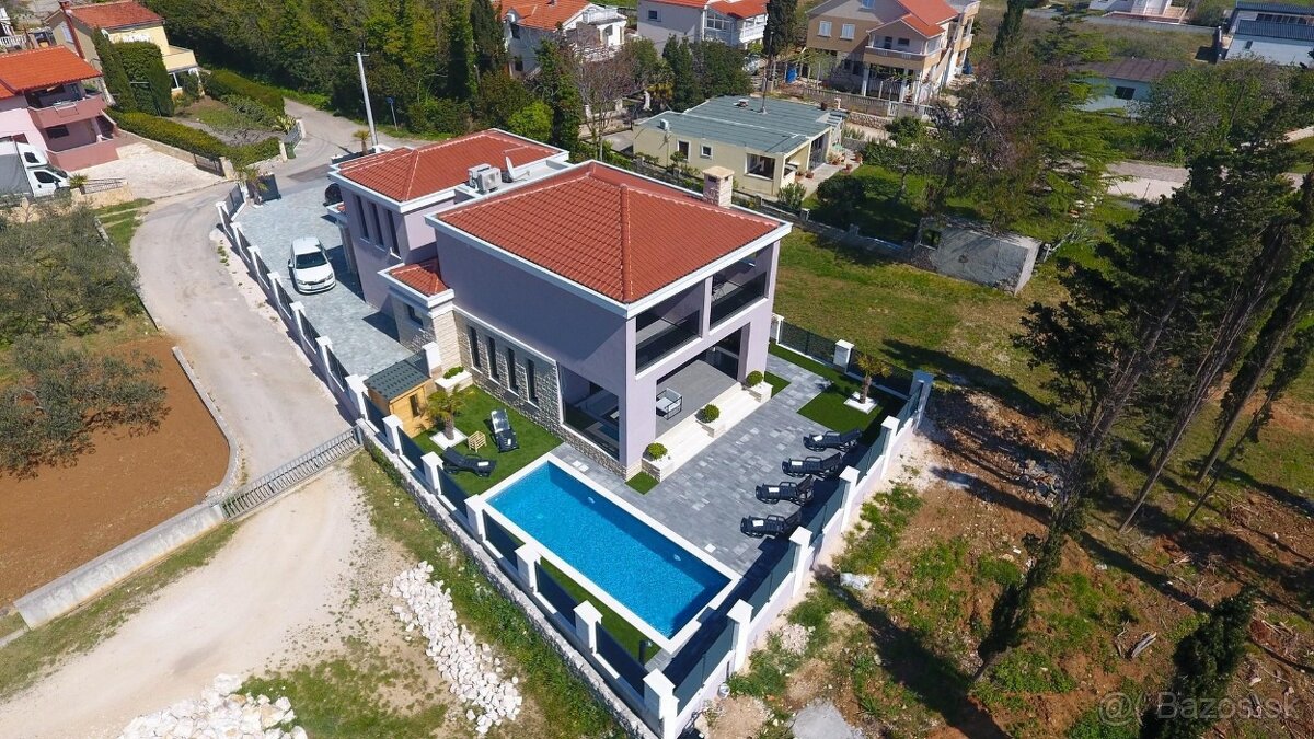 Chorvátsko luxusná vila s vyhrievaným bazénom 100 m od mora. - 12