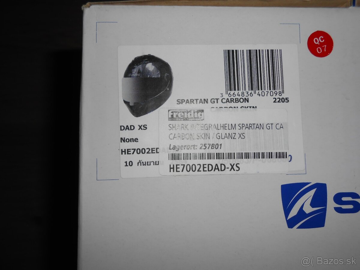 Predam krasnu novu karbonovu moto prilbu znacky SHARK SPARTA - 12