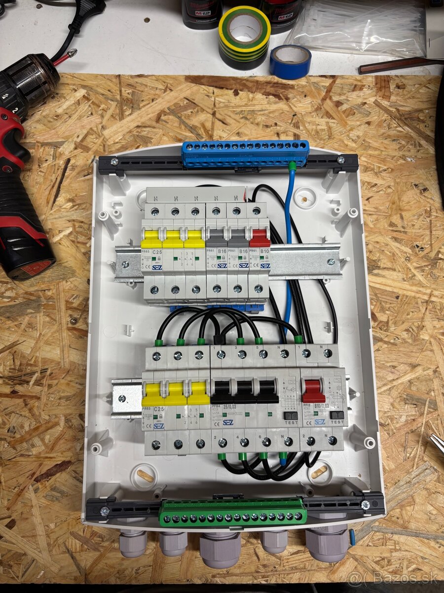 Zasuvkova rozvodnica - 12