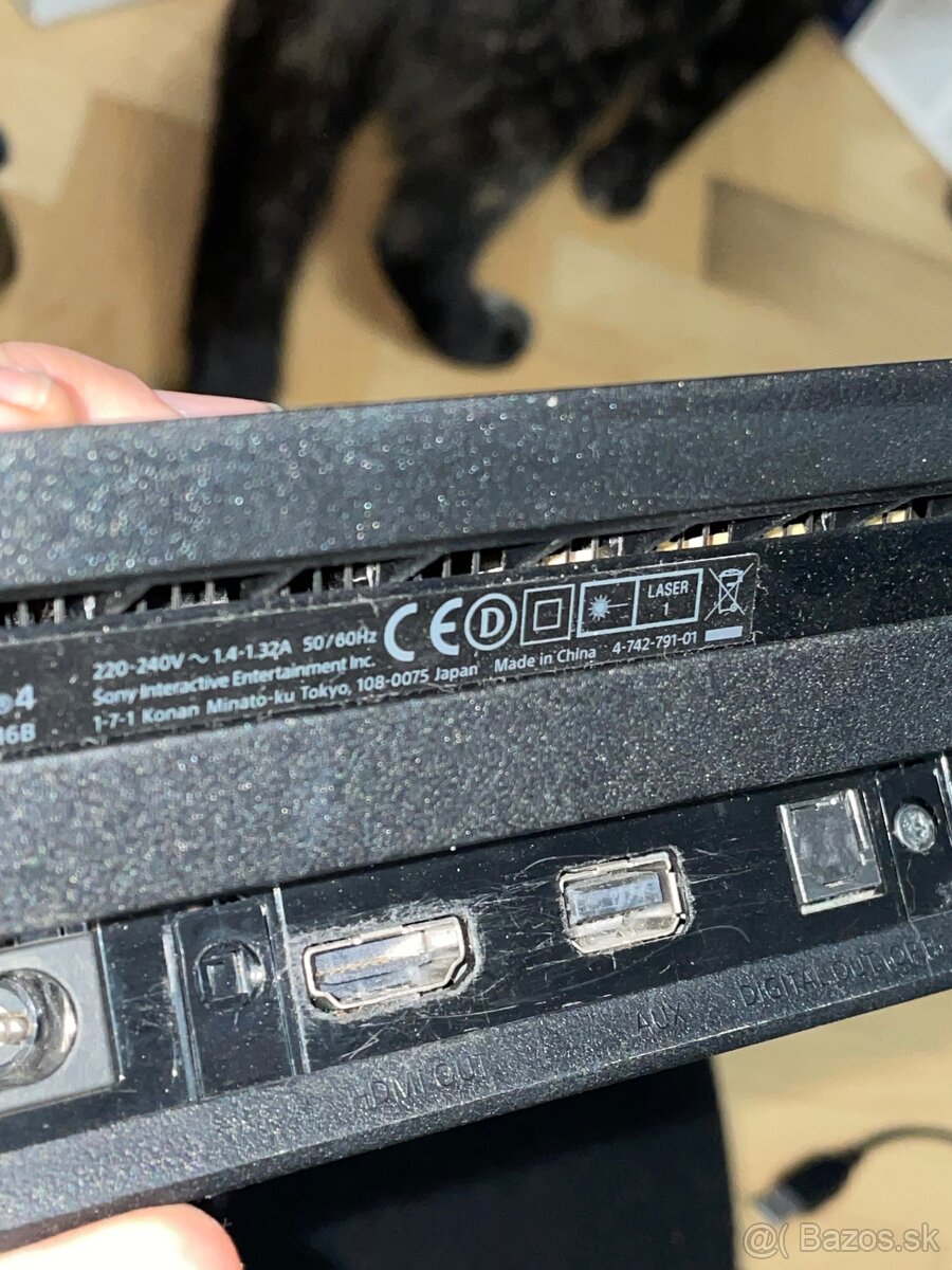 PS4 Pro 1TB + 3 DualShock ovládače + nabíjací stojan + Hry - 12