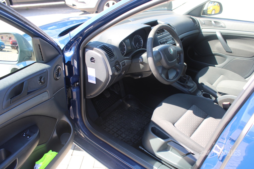 Škoda Octavia 1,6 MPi 75 kW TOUR - 12