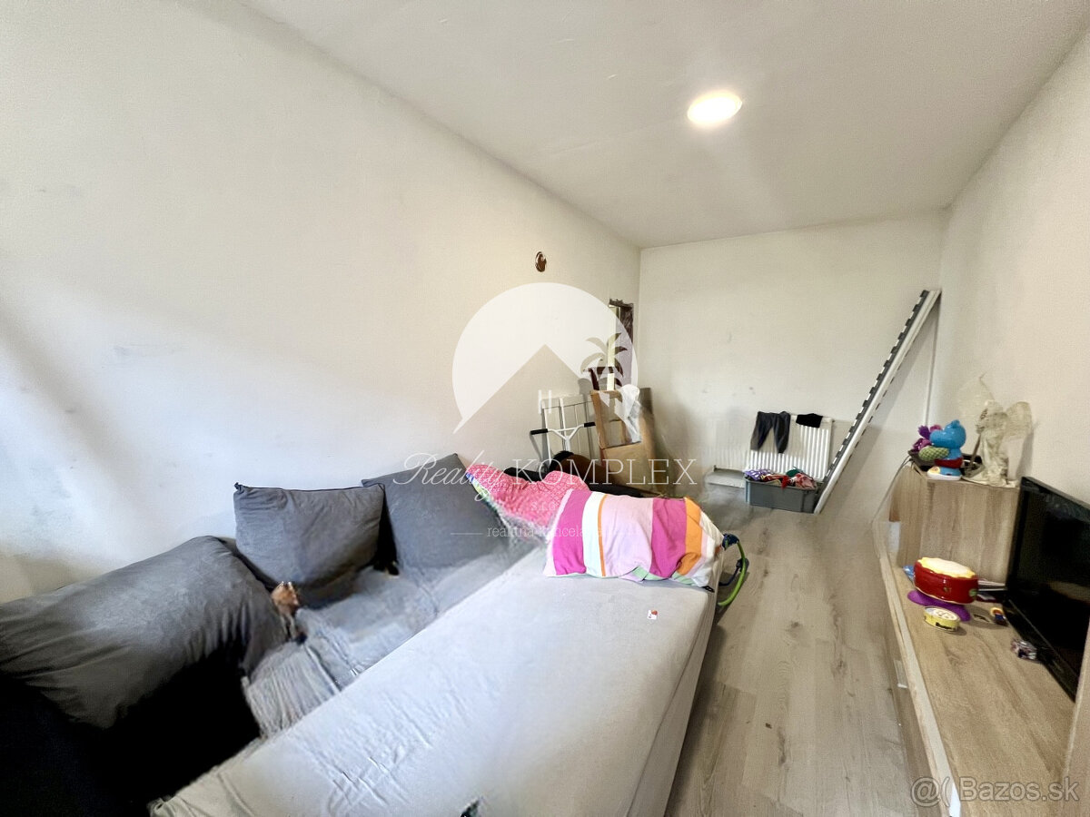 Reality KOMPLEX s.r.o. ponúka na PREDAJ priestranný 5-izbový - 12