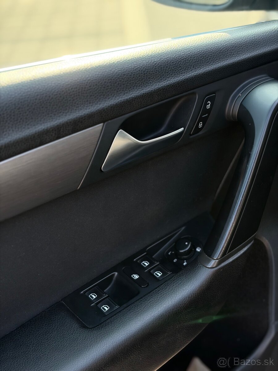 PASSAT B7 COMBI - 12