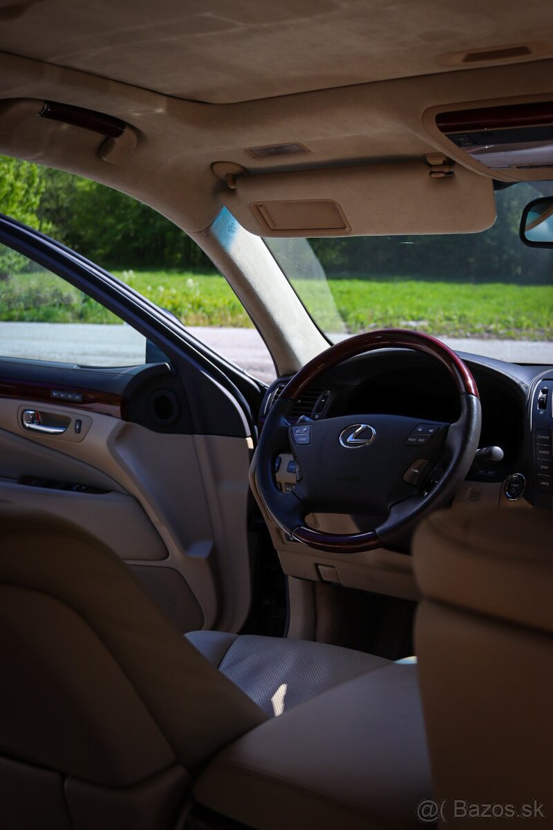 Lexus LS600h 4x4 - 12