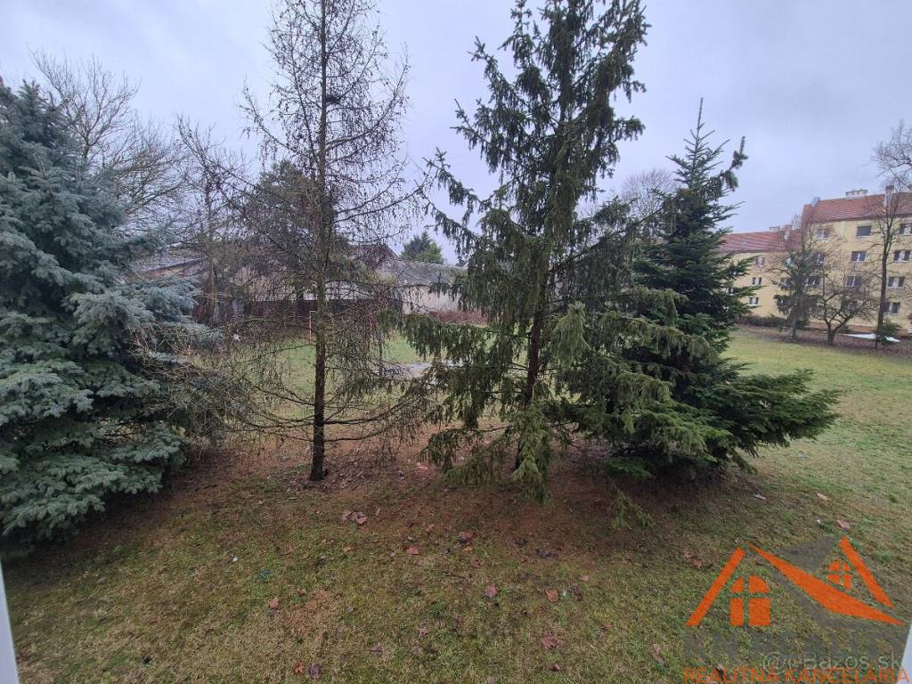 Na predaj 3 izbový tehlový byt Komárno - 12