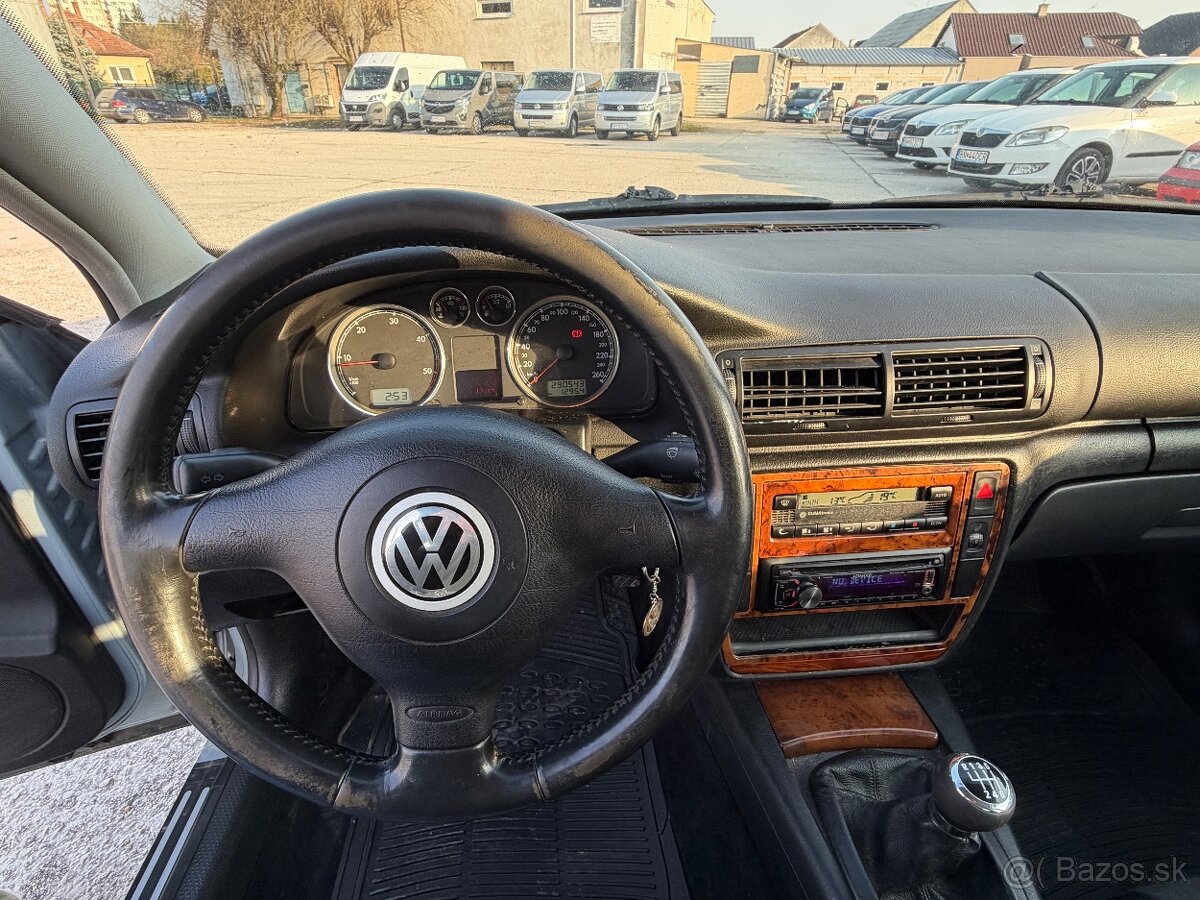 Volkswagen Passat 1,9tdi 96kw HIGHLINE - 12