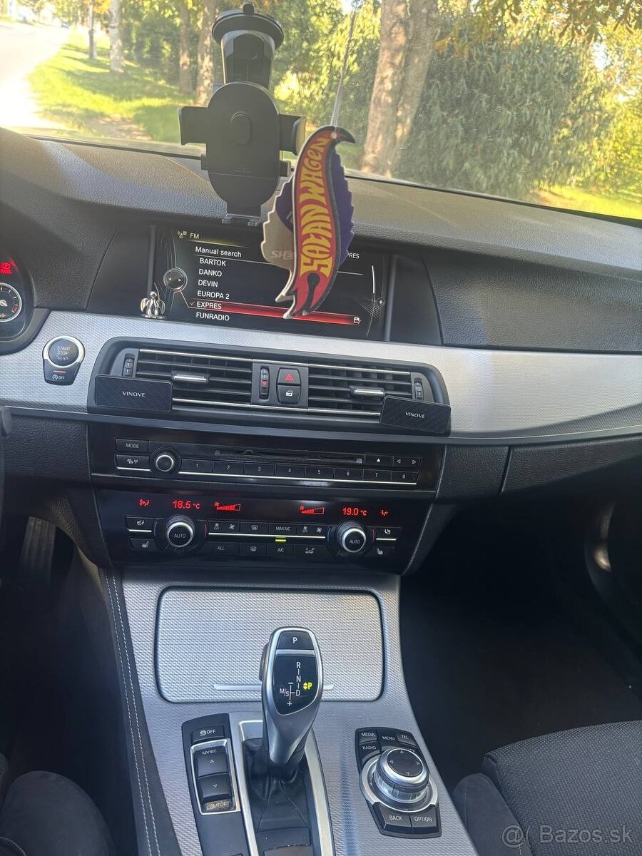 Predám BMW F10 530d xDrive - 12