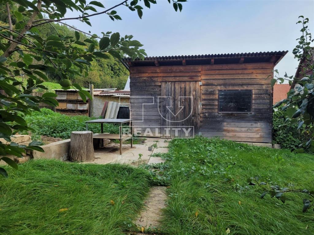 NA PREDAJ 3-IZBOVÝ DOM POD LESOM, 730m2, HRACHOVIŠTE - 12