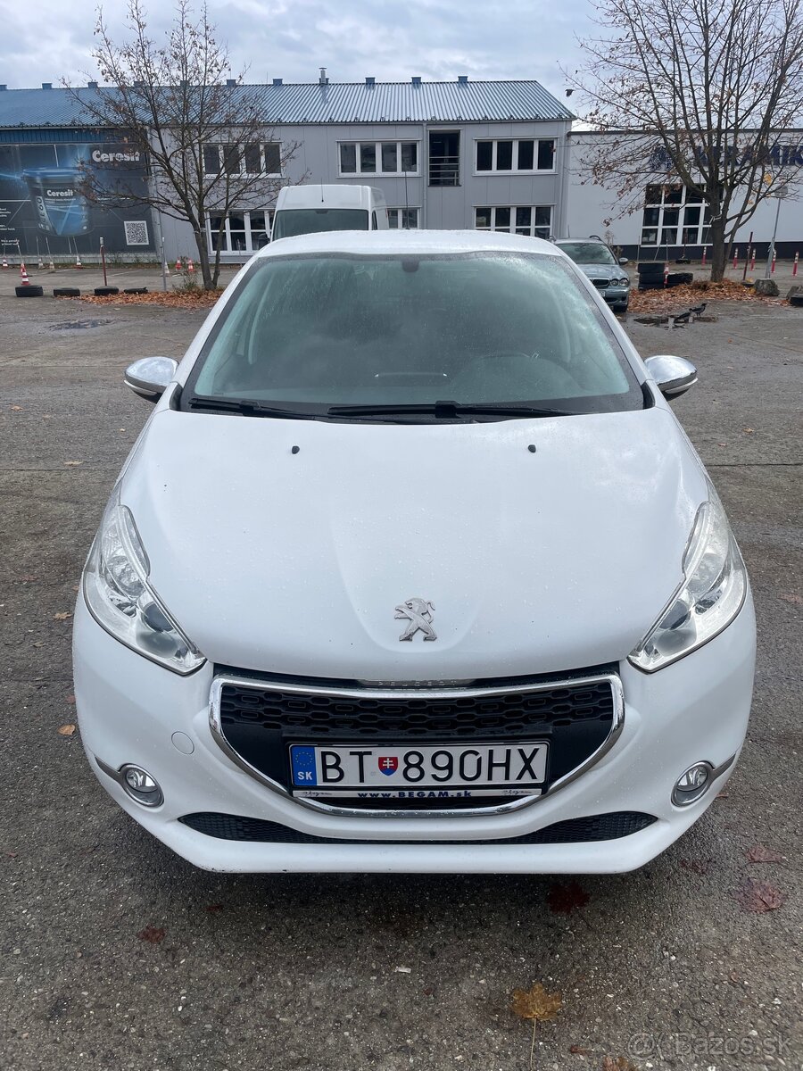Peugeot 208 1.2 VTi - 12
