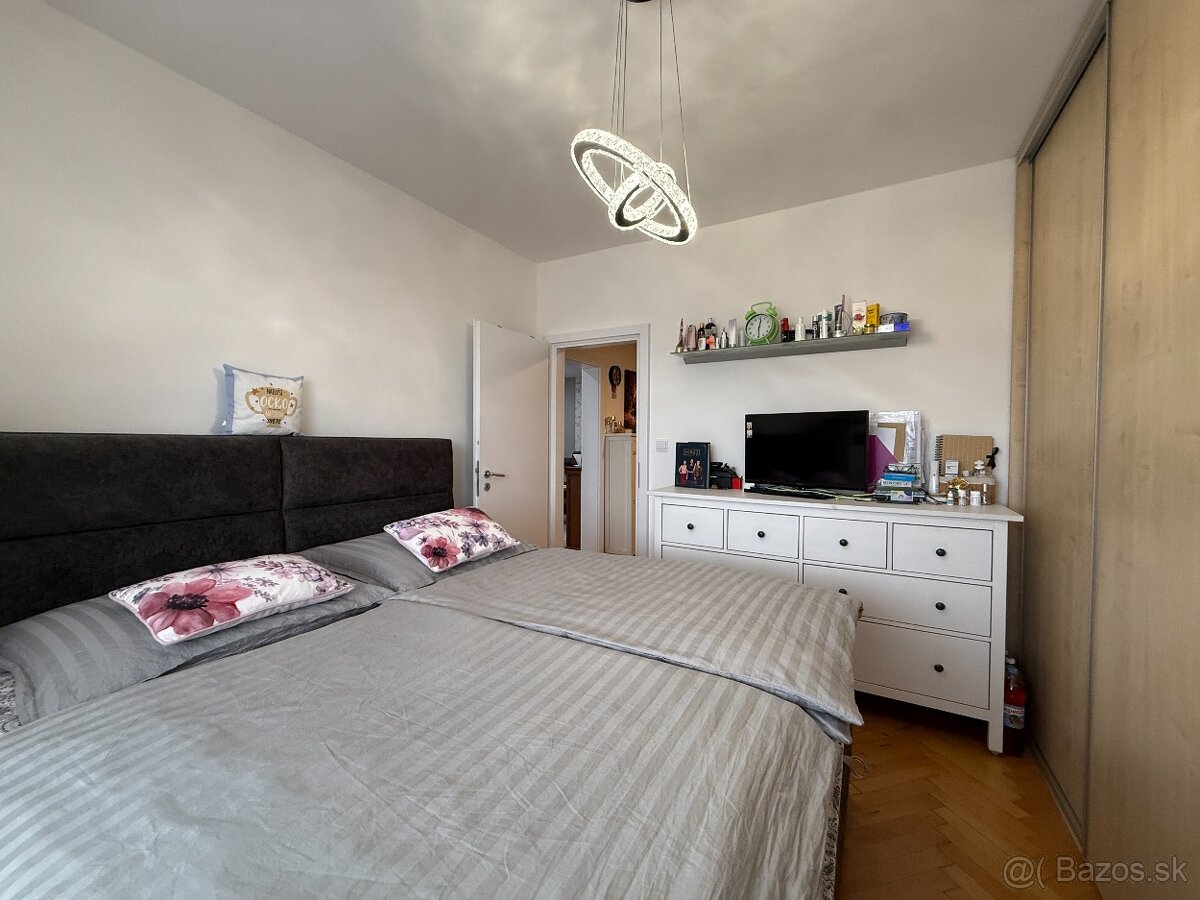 Nadštandardný štvorizbový byt v absolútnom centre Lučenca - 12