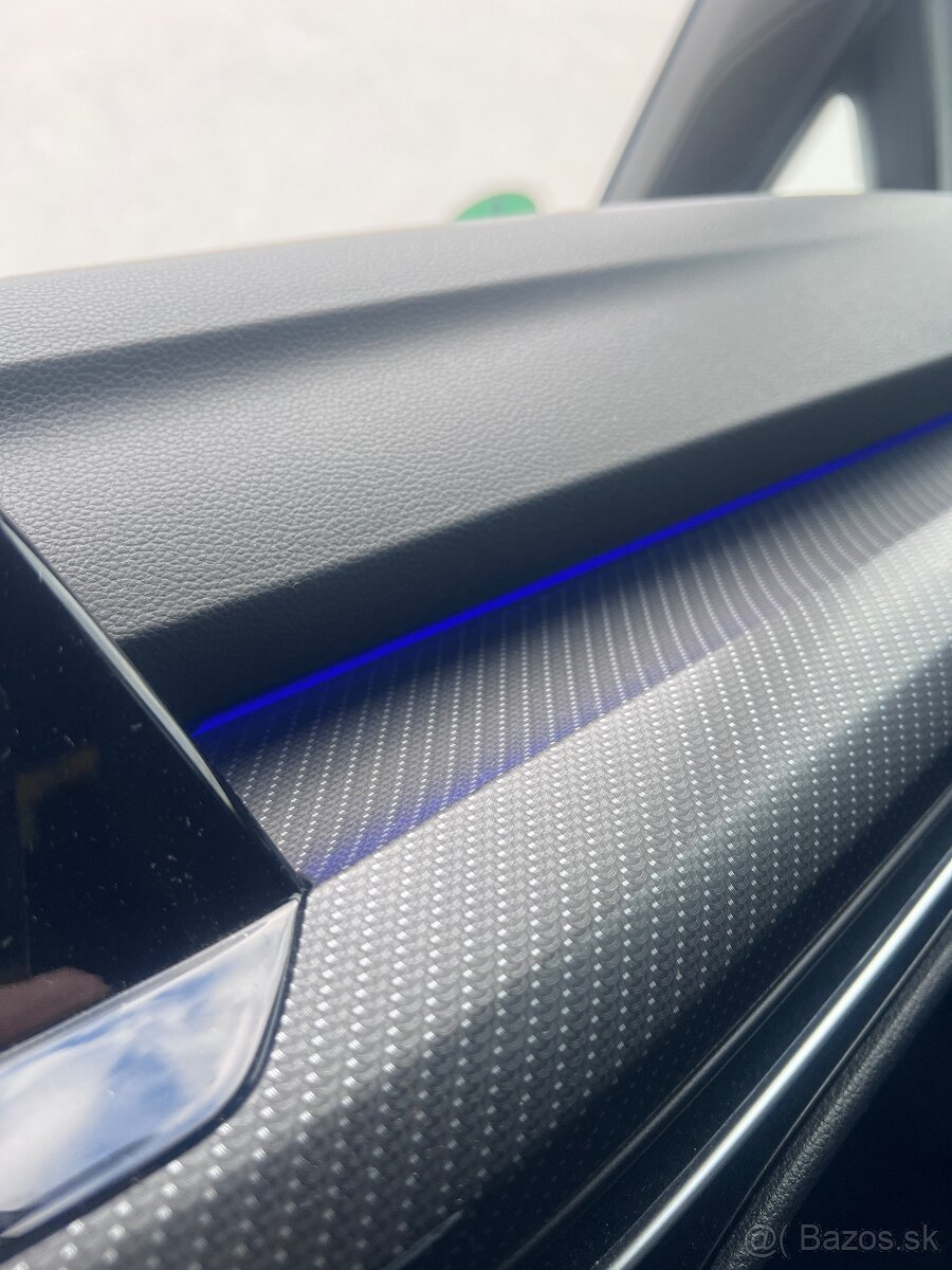 VW GOLF 8 3xR-LINE / VÝHREV VOLANT / AMBIENT / FULL LED - 12