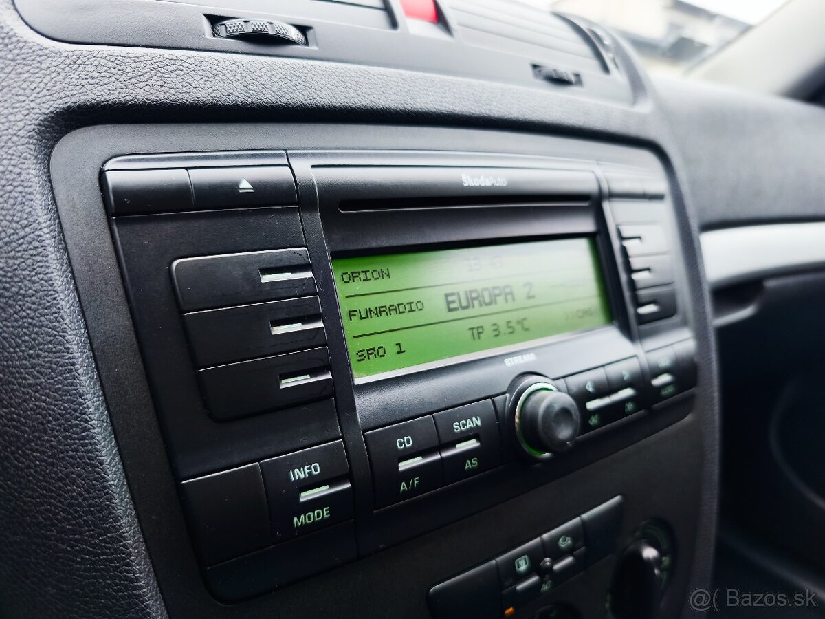 Škoda Octavia 2 sedan 1.6 MPI len 190tis km Nová STK - 12