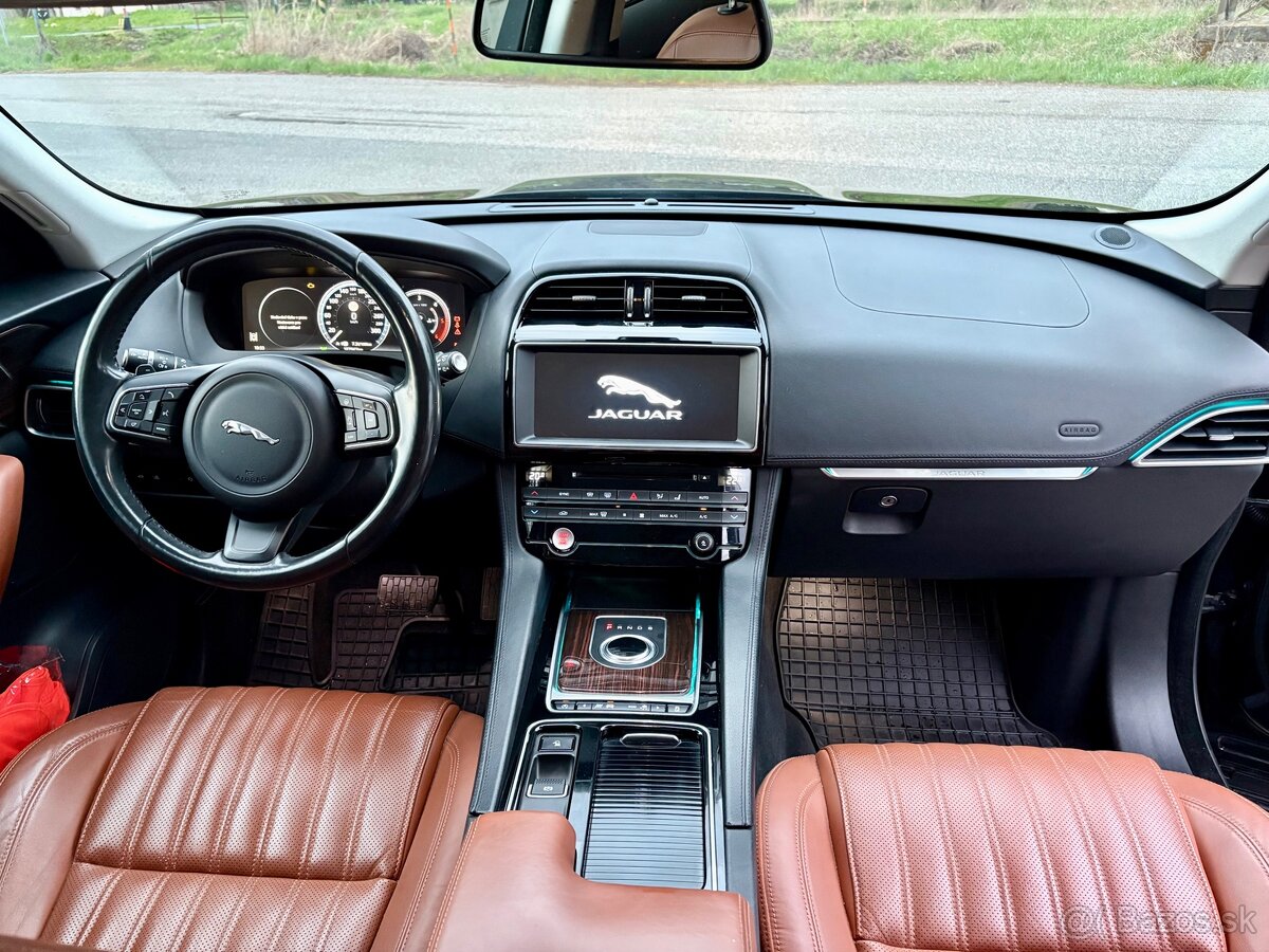 Jaguar F-PACE 2.0 D AWD Portfolio - 12