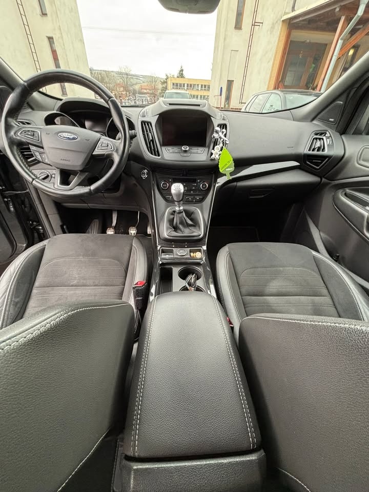 Ford Kuga ST Line - 12