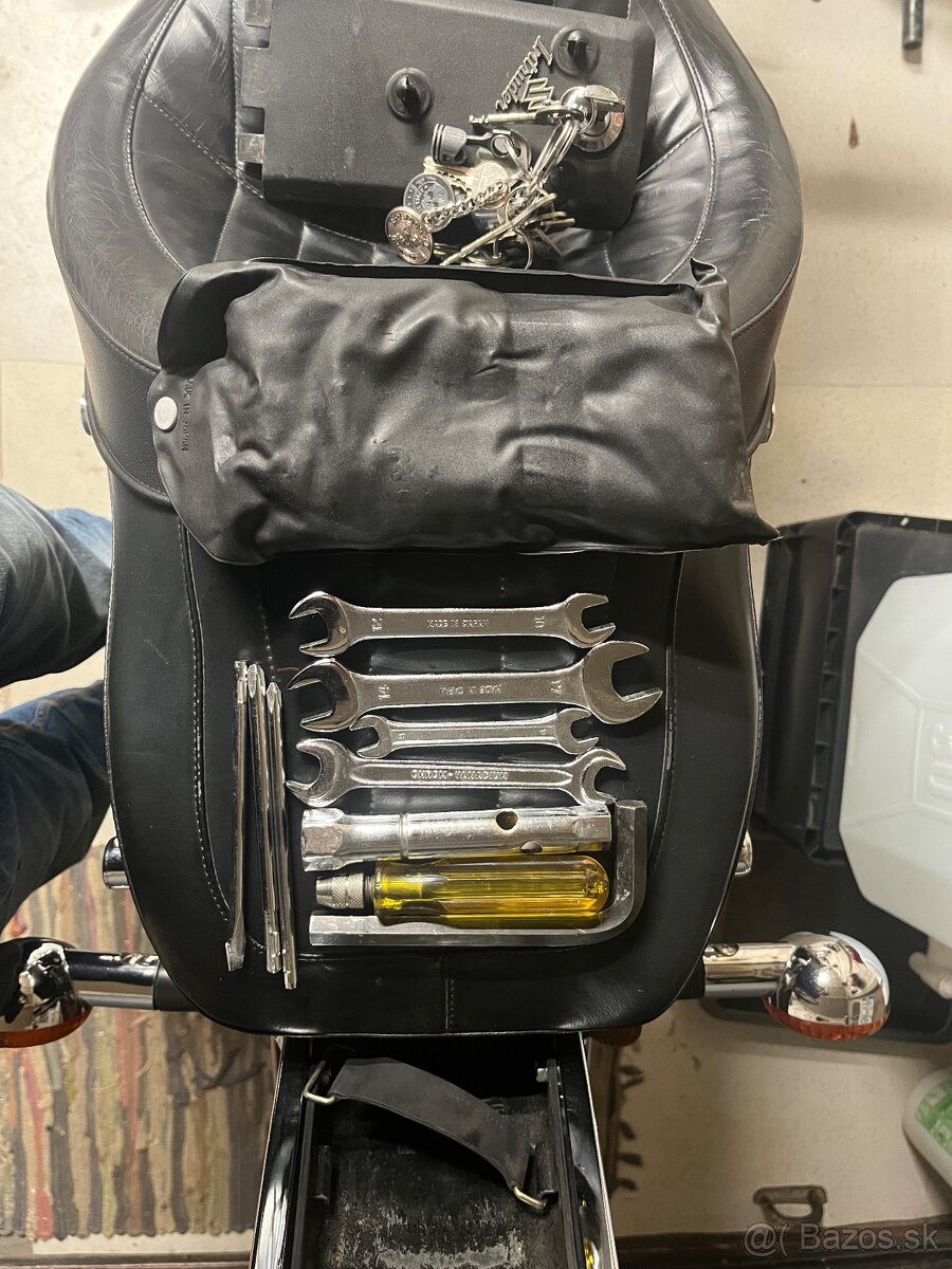 Suzuki Intruder VS 1400 - 12