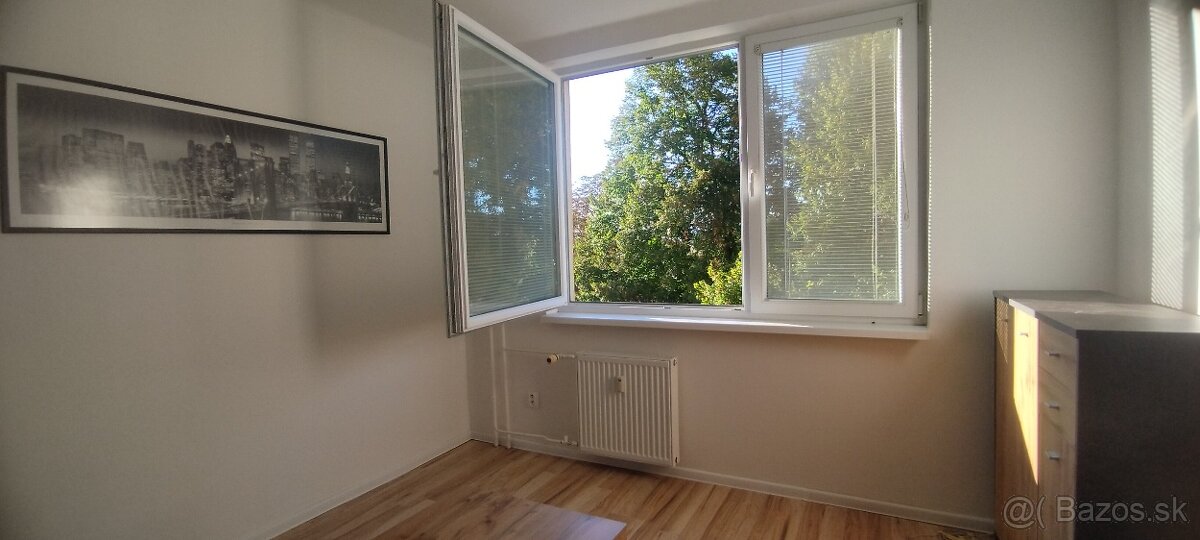 Reprezentatívny, 2. izbový, zariadený byt v TOP lokalite - 12