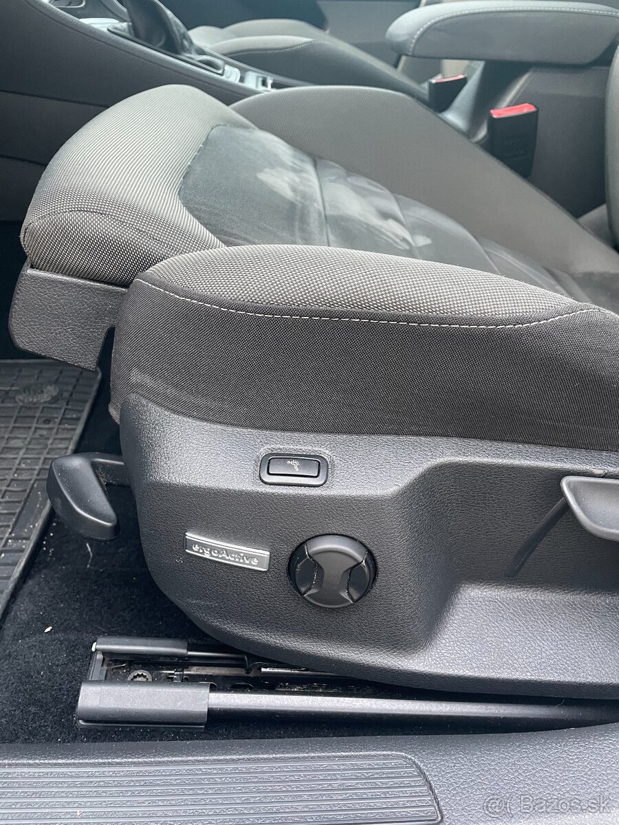 Volkswagen Golf VII 2.0 TDI DSG – r. 2017, po servise, full - 12