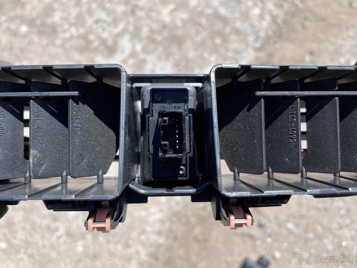 Suzuki Splash 2009 diely interieru, vyduch, svetlo, zrkadlo - 12