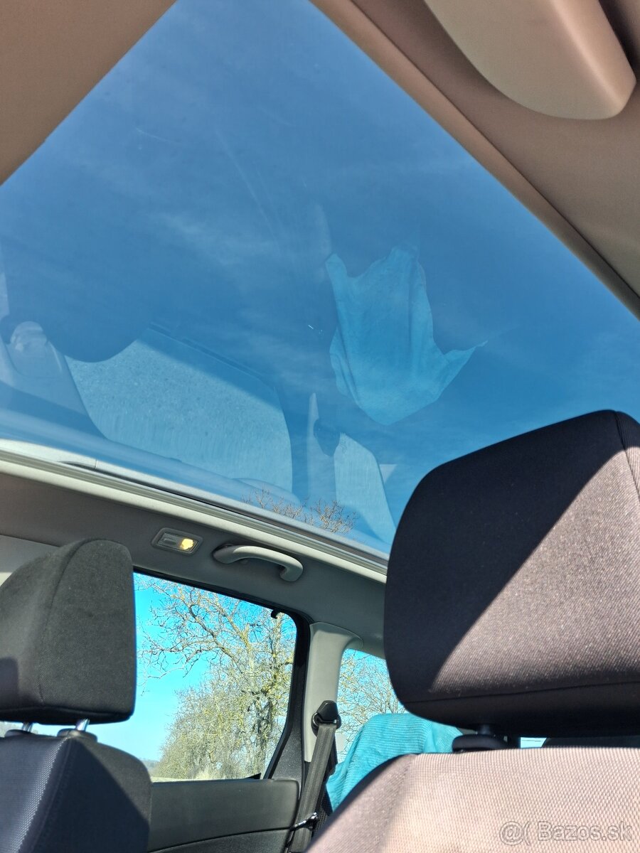 Peugeot 308 SW 1.6 HDi r.2012 - 12