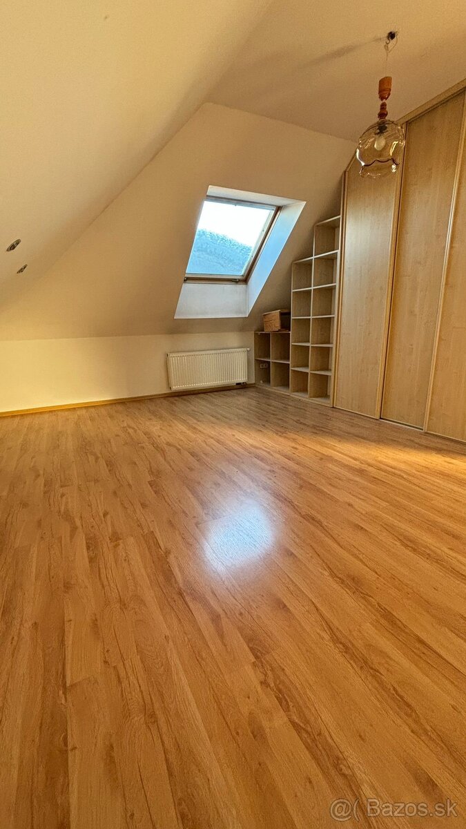 Nadštandardný 6-izbový rodinný dom s veľkou záhradou - 12