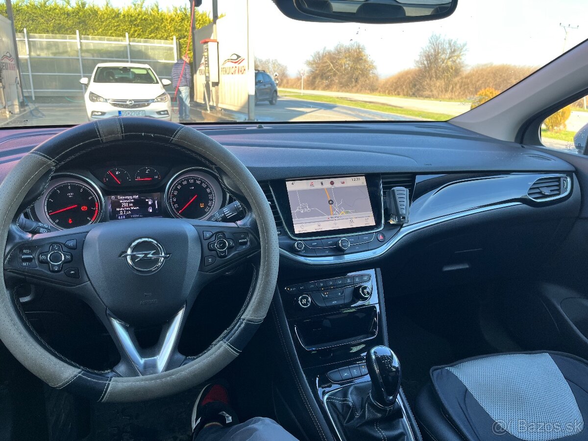 Opel Astra K 1.4 t benzin - kombi - 12