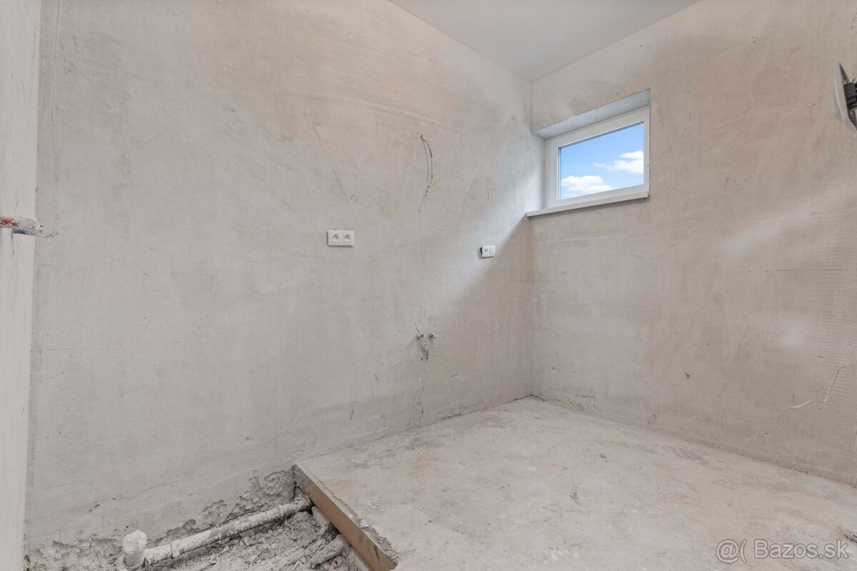 Rodinný dom s dvomi 3 izbovými bytovými jednotkami so záhrad - 12