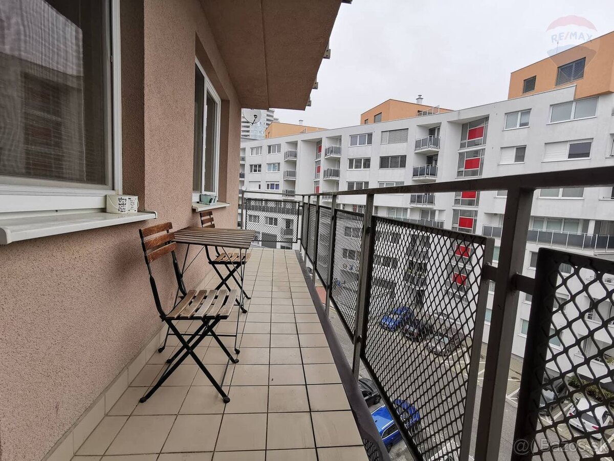 Prenájom priestranného 1 izb. bytu (62 m2) v novostavbe na K - 12