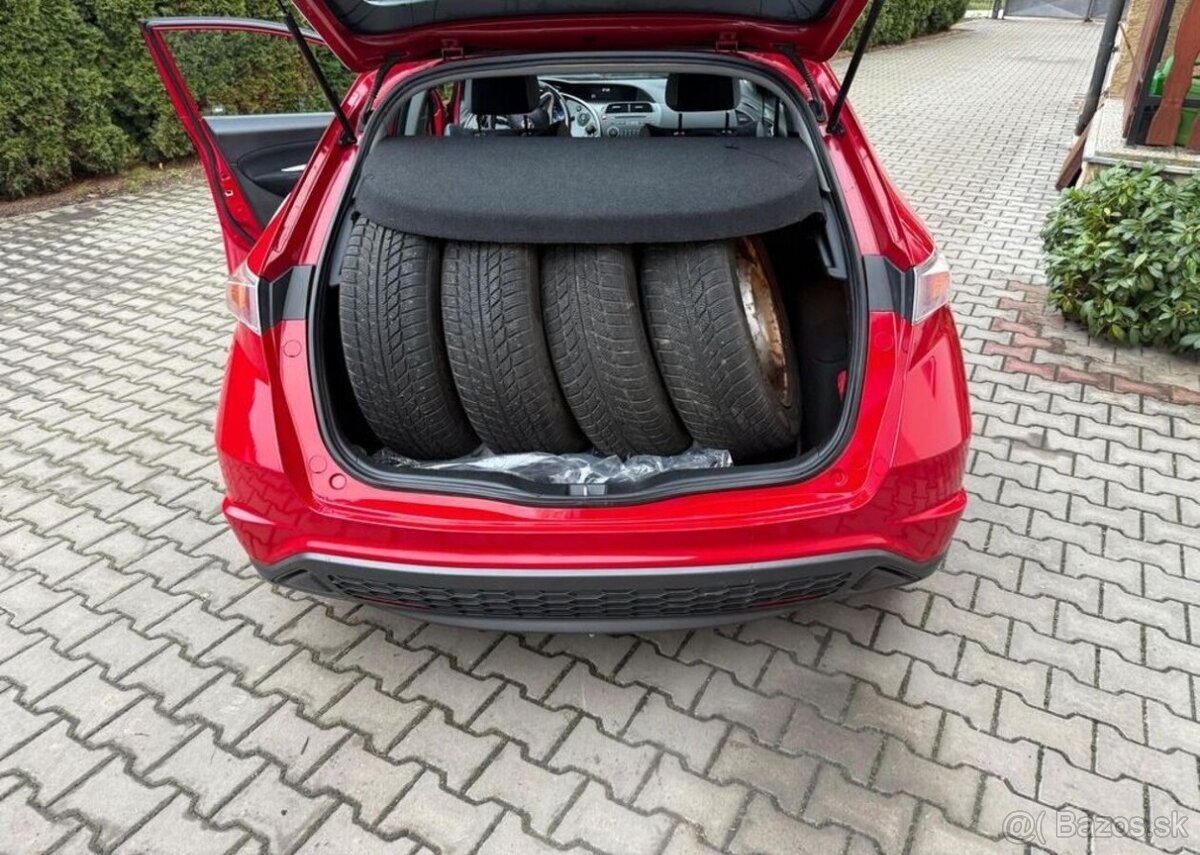 Honda Civic 1,4i Comfort serviska benzín manuál 61 kw - 12