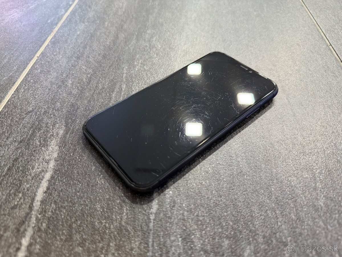 Apple iPhone 11 64 GB Black - 12