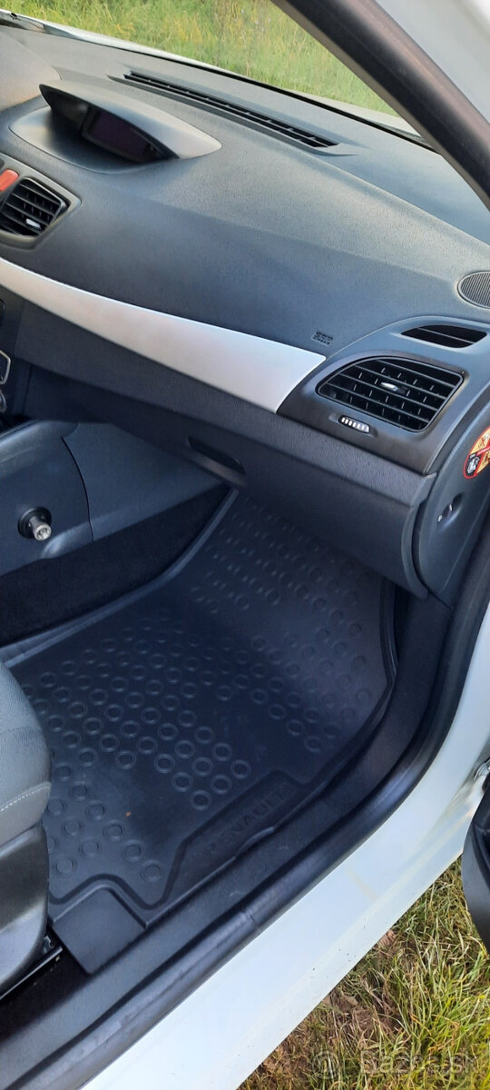 Predám Renault Fluence 1,6 benzín, ročník 2011 - 12