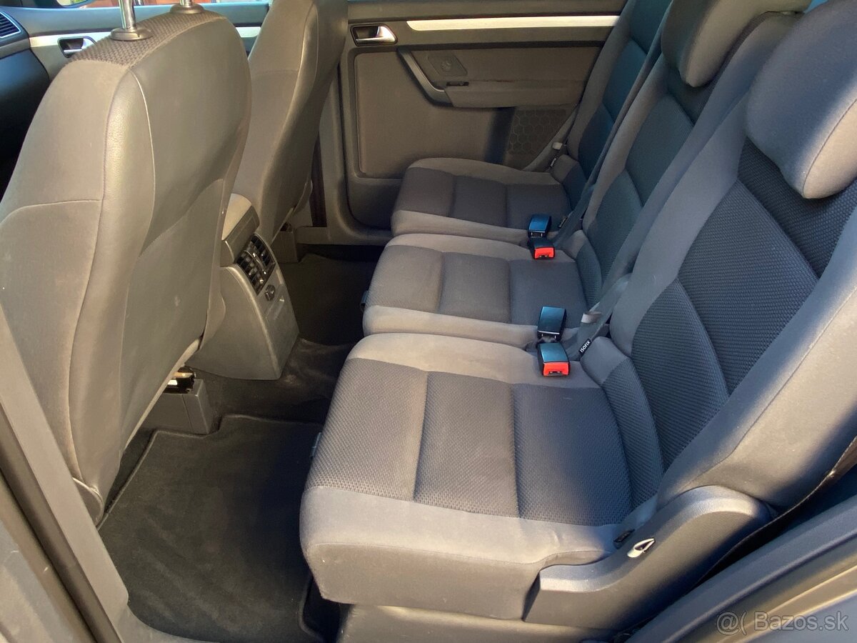 Volkswagen Touran 1.6 TDI 66kw - 12