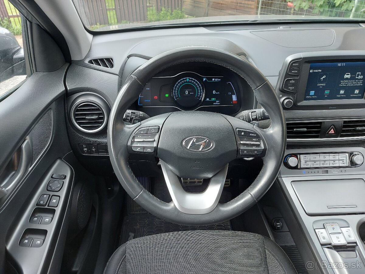Hyundai Kona Electric 100, servisná kniha, záruka - 12