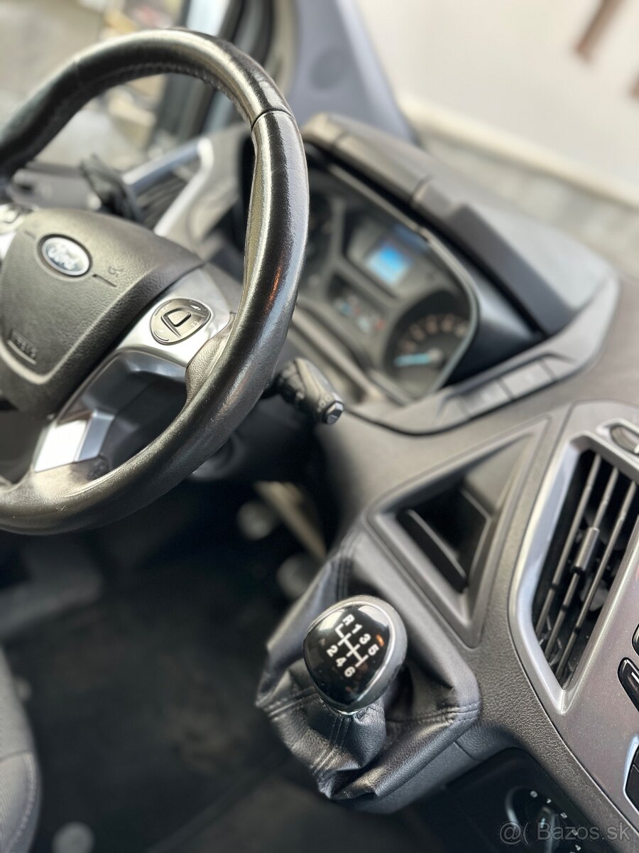 Ford Tourneo Custom - 12