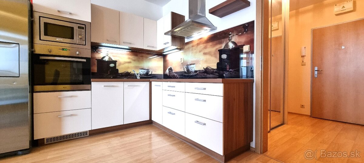 KLIMATIZOVANÝ, ČERSTVO VYMAĽOVANÝ 2i. BYT 55m2 S PARKINGOM - 12