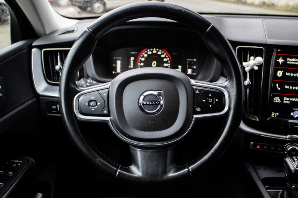 Volvo XC60 D4 Momentum, 140kW (2019) - 12