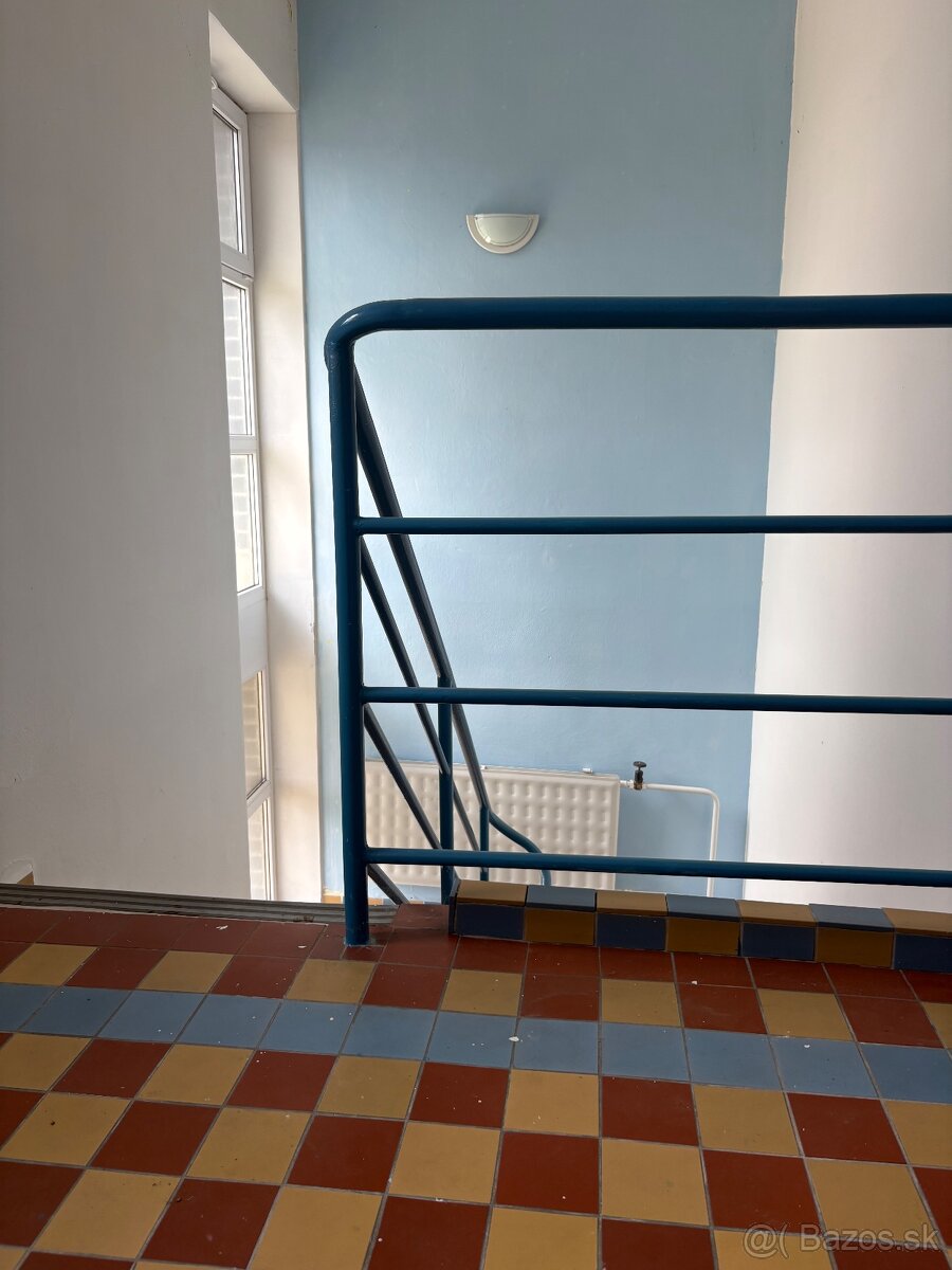 NA PREDAJ RODINNÝ DOM S MOŽNOSŤOU PRESTAVBY NA FIRMU - NITRA - 12