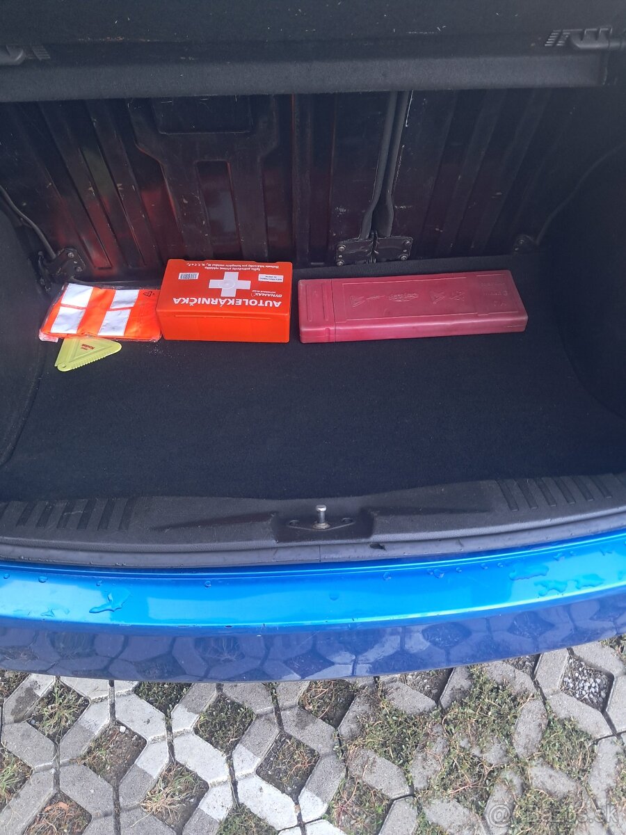 Ford Fiesta 1.3i Benzin 51kw - 12