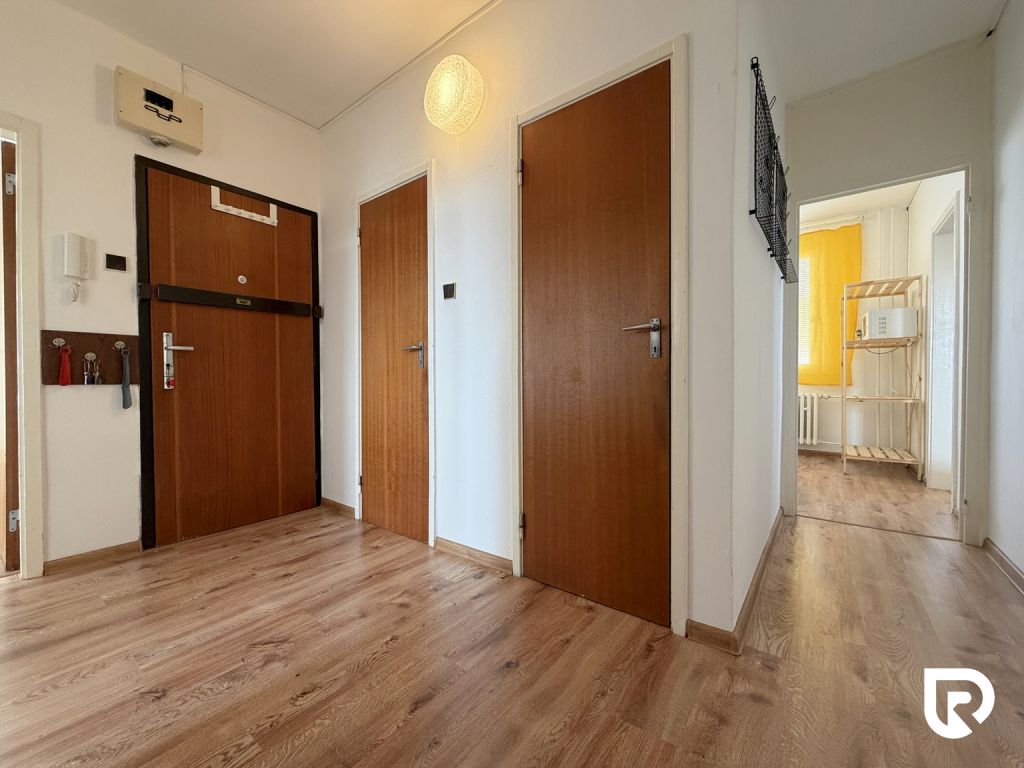 Priestranný 4‑izbový byt s balkónom v Dúbravke – foto 7