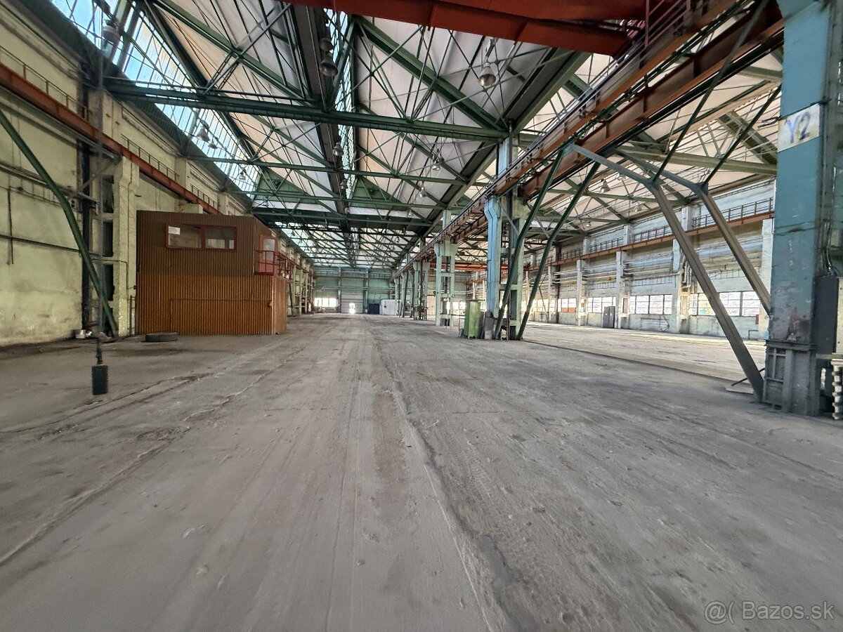 Na prenájom výrobné haly - 4320m2 / 3024m2 - Voľné ihned - 12